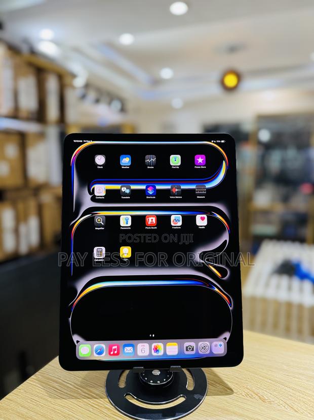 New Apple iPad Pro 13 (2024) 256 GB Gray · Photo 3