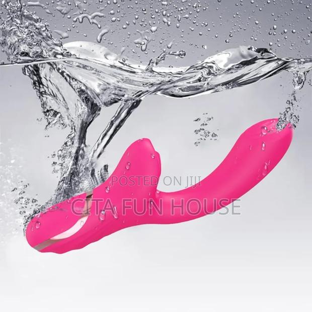 Classic Powerful Sucking Dildo Vibrator · Photo 1