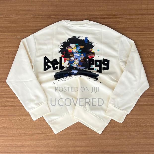 High Quality Unisex Heavy Sweatshirts · Photo 1