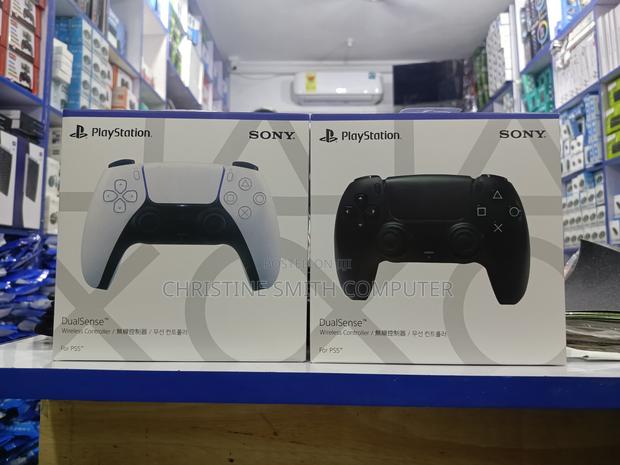 Play Station 5 Wireless Controller · Photo 1
