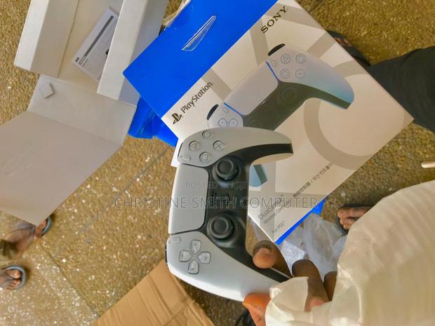 Play Station 5 Wireless Controller · Photo 2