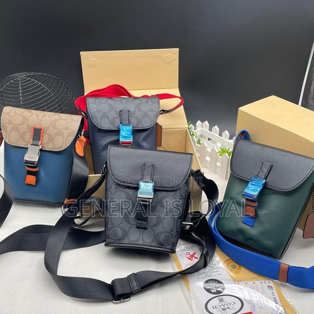 Coach Side Bag · Photo 4