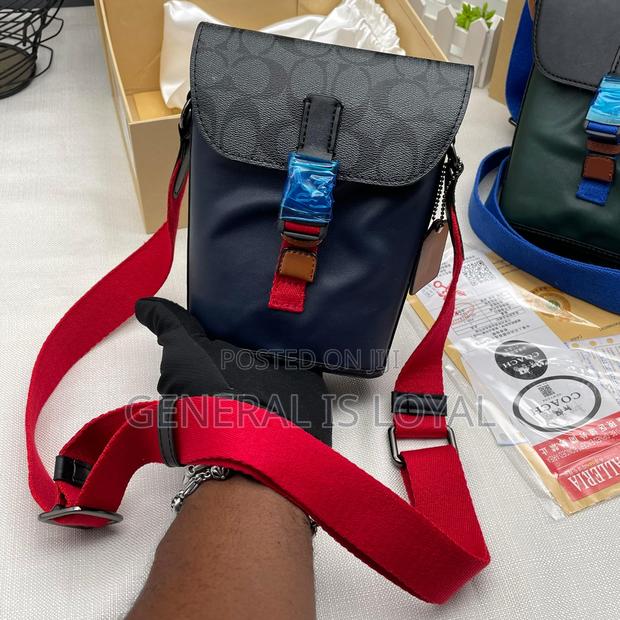 Coach Side Bag · Photo 3