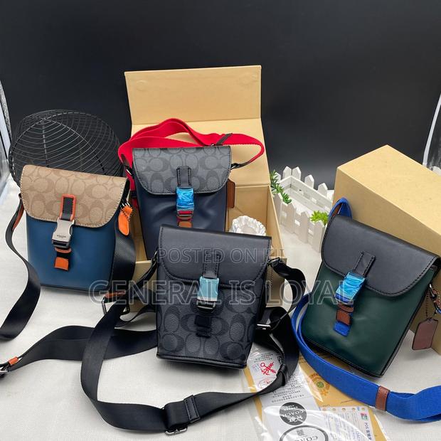 Coach Side Bag · Photo 2