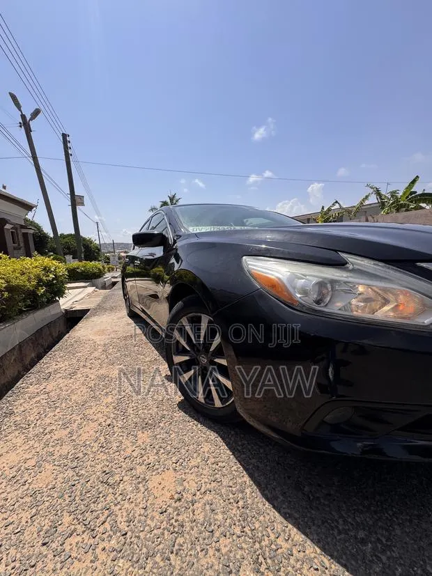 Nissan Altima 2.5 SV 2018 Black · Photo 1