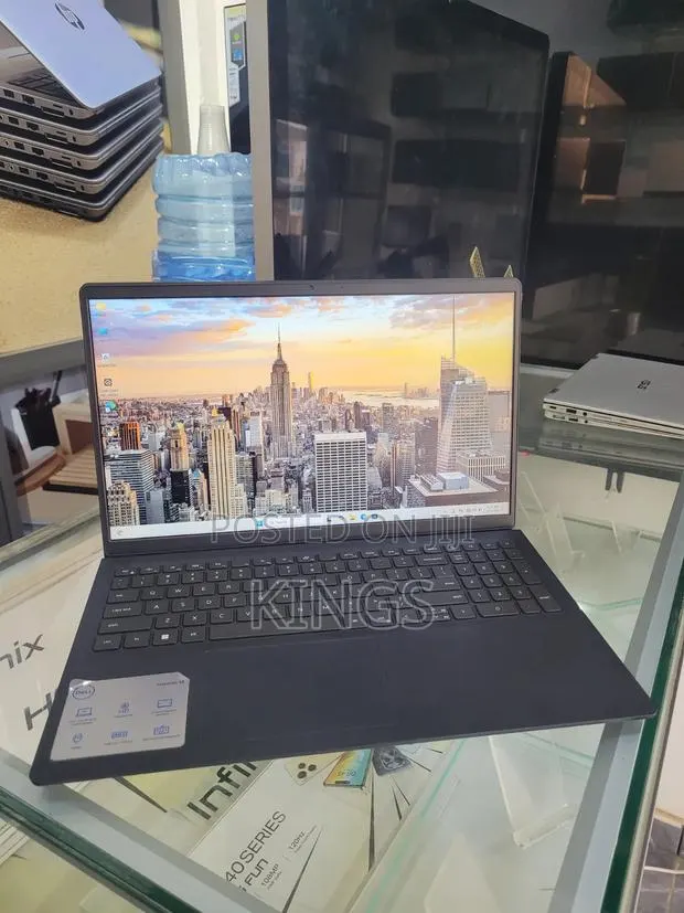 Laptop Dell Inspiron 15 16GB Intel Core i7 SSD 1T · Photo 1