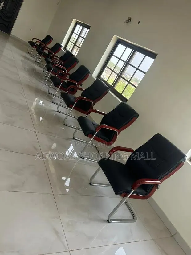 Pastors Chair/Waiting Chair · Photo 1