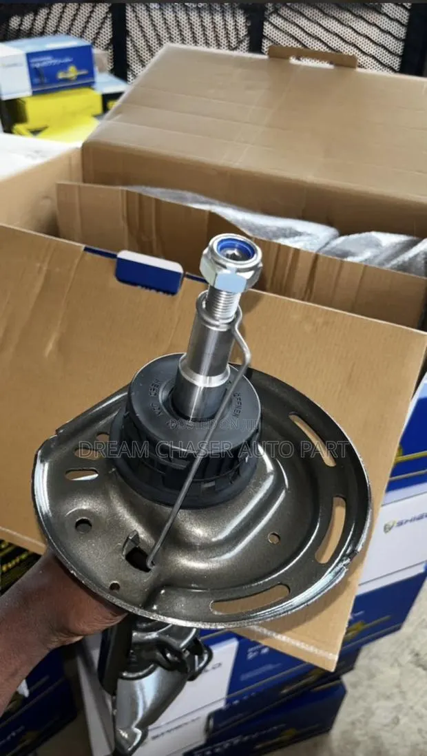 W204 or C250 Normal Front Shocks · Photo 1