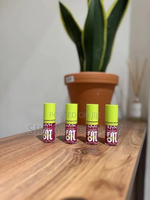 Nyx Fat Oil Lip Gloss · Photo 1