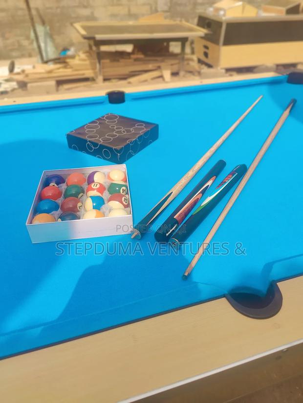 Pool Tabke With 40pcs of Token Coins · Photo 2