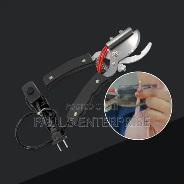 Electric Hand Chicken Mouth Cutter And Piglet Tail Cutter · Photo 2