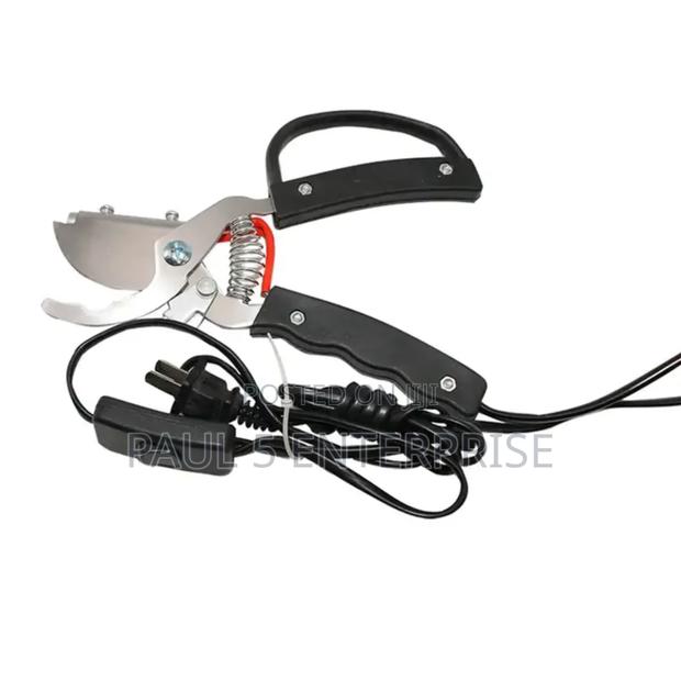 Electric Hand Chicken Mouth Cutter And Piglet Tail Cutter · Photo 3