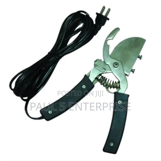 Electric Hand Chicken Mouth Cutter And Piglet Tail Cutter · Photo 4