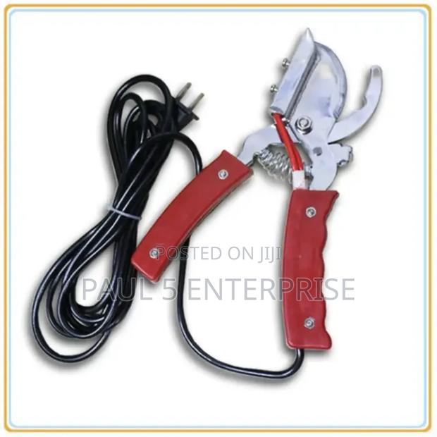 Electric Hand Chicken Mouth Cutter And Piglet Tail Cutter · Photo 1