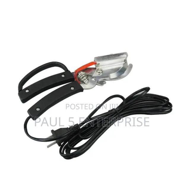 Electric Hand Chicken Mouth Cutter And Piglet Tail Cutter · Photo 5