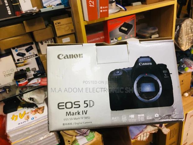 Canon EOS 5D Mark IV: A Photographer's Masterpiece · Photo 1