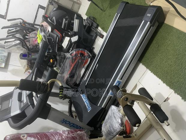 Reebok Commercial Treadmill · Photo 3