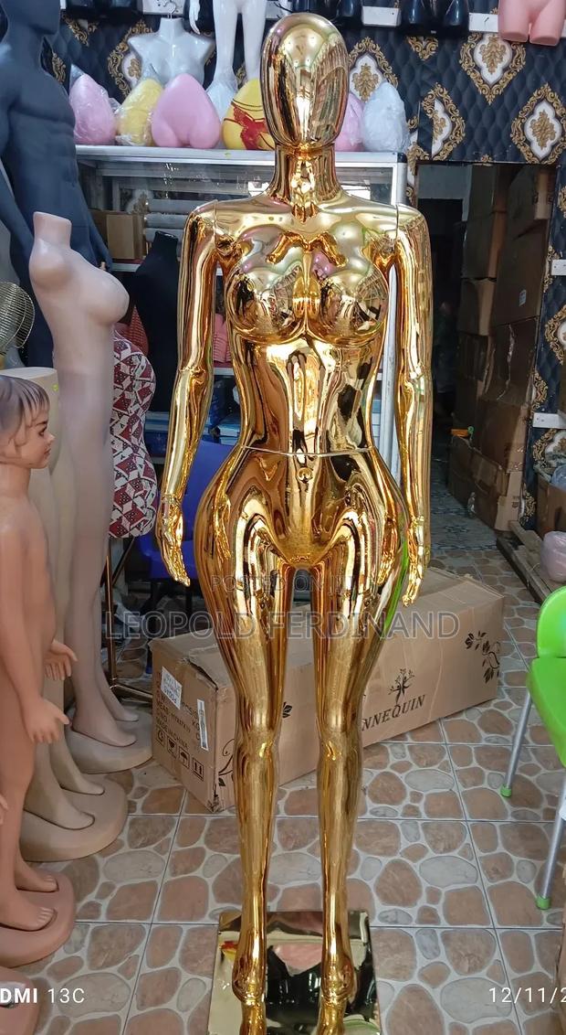 BBL Gold Female Mannequins · Photo 3