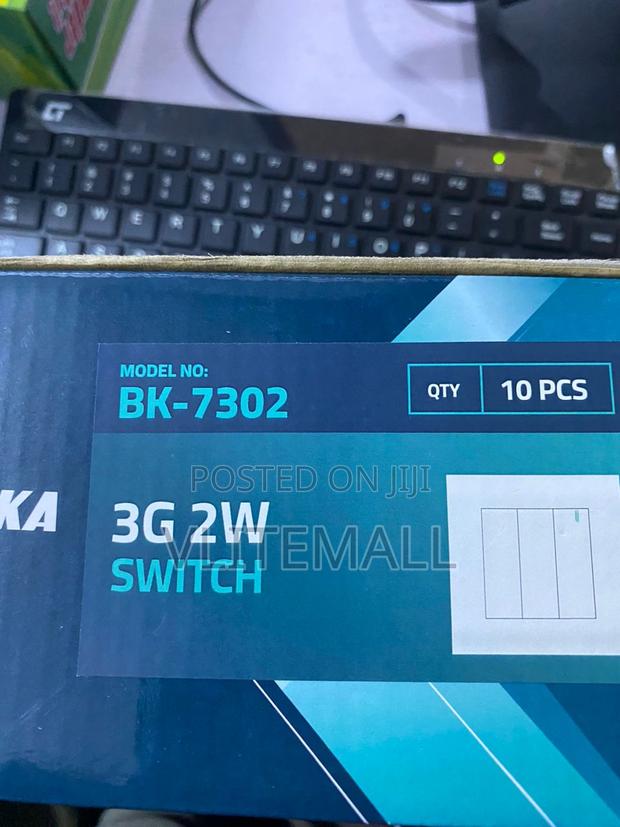 3gang 2way Switch (BK-7302) · Photo 2