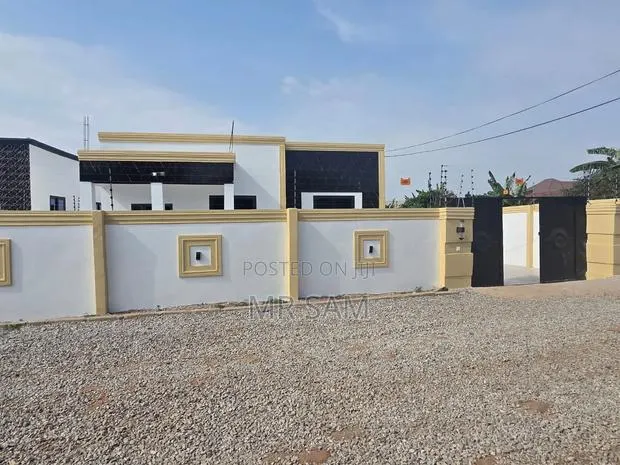 3bdrm House in Sam Properties, Adade for sale · Photo 1
