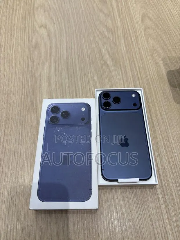 Apple iPhone 17 Pro Max 256 GB Blue · Photo 1