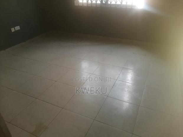 1bdrm Apartment in Estate Agency, Baatsona Total for rent · Photo 5