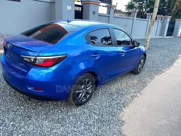 Toyota Yaris 2020 Blue · Photo 1