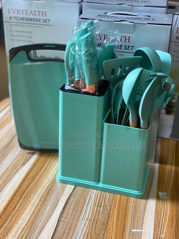 Efficient 19pcs Silicon Laddle With Chopping Board · Photo 1