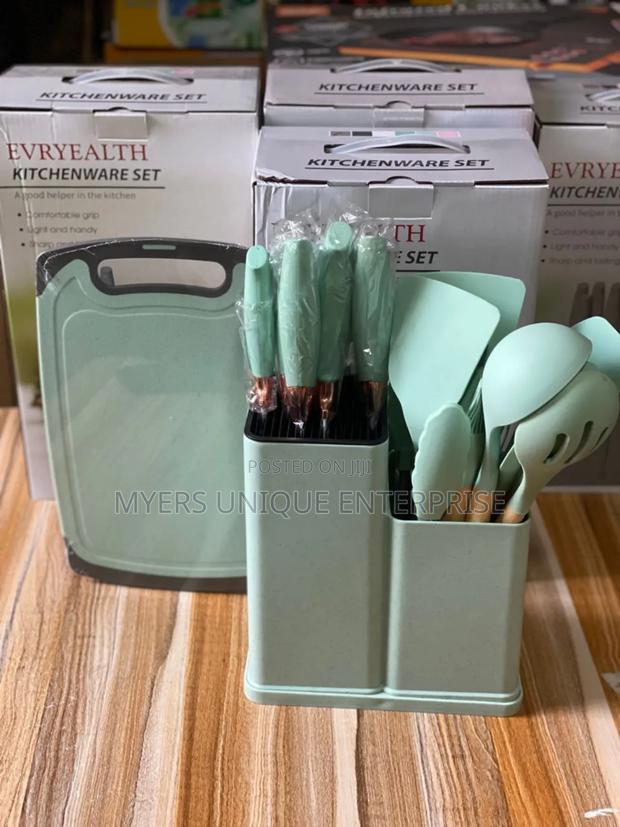 Neat 19pcs Silicon Ladle With Chopping Board · Photo 1