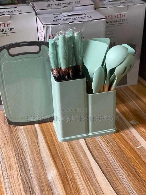 Neatly Sealed 19pcs Silicon Laddle With Chopping Board · Photo 1