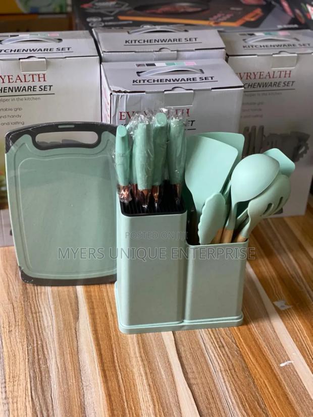 Sealed 19pcs Silicon Ladle With Chopping Board · Photo 1