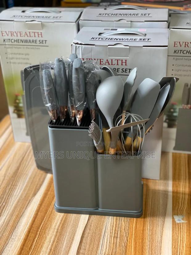 High Efficiency 19pcs Silicon Ladle With Chopping Board · Photo 1