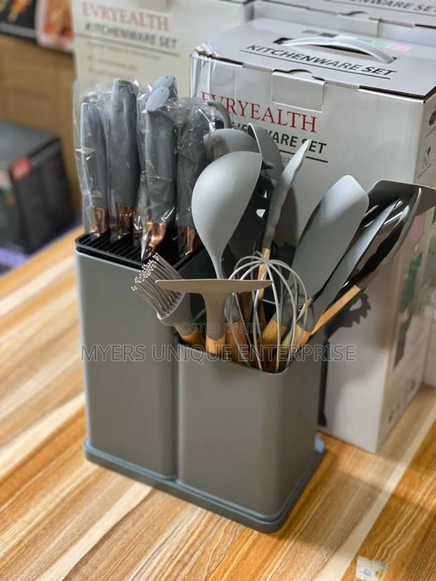 Long 19pcs Silicon Laddle With Chopping Board · Photo 1