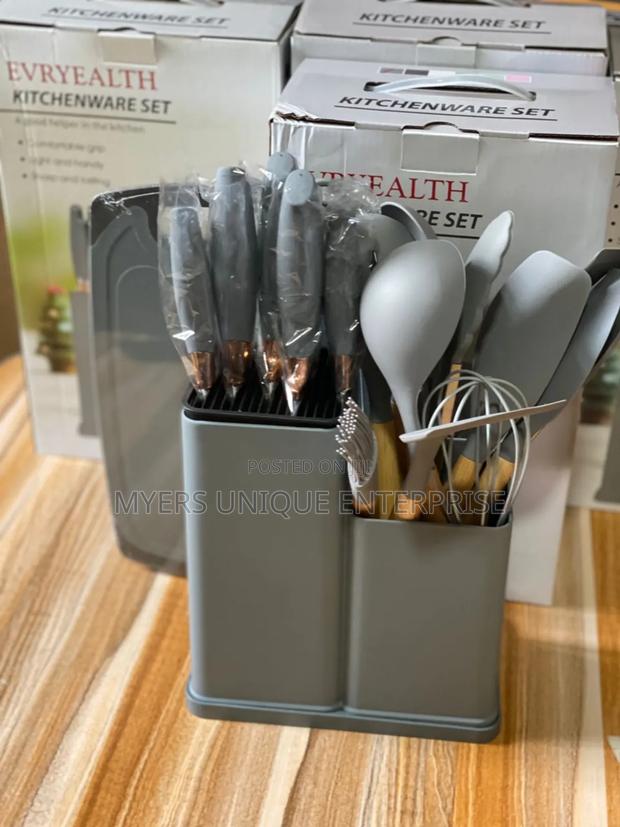 Lasting 19pcs Silicon Laddle With Chopping Board · Photo 1