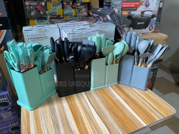 Sharp 19pcs Silicon Laddle With Chopping Board · Photo 1