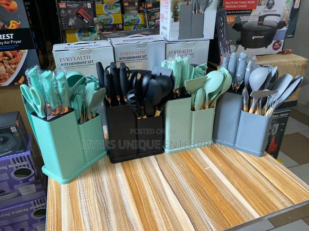 Sharp Lasting 19pcs Silicon Laddle With Chopping Board · Photo 1