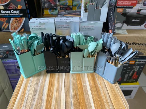 Kitchenware 19pcs Silicon Laddle With Chopping Board · Photo 1