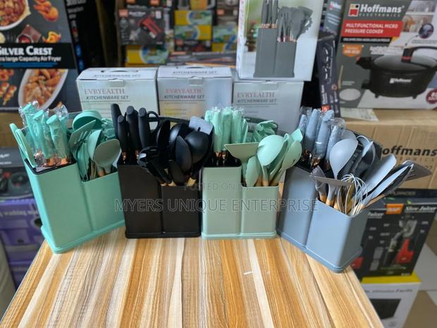 Usable 19pcs Silicon Laddle With Chopping Board · Photo 1