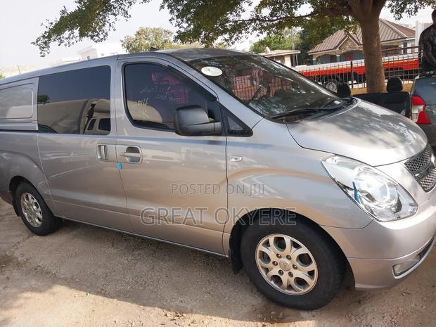 Hyundai Starex 2015 Silver · Photo 3