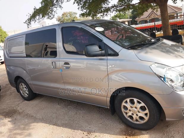 Hyundai Starex 2015 Silver · Photo 4