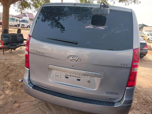 Hyundai Starex 2015 Silver · Photo 5
