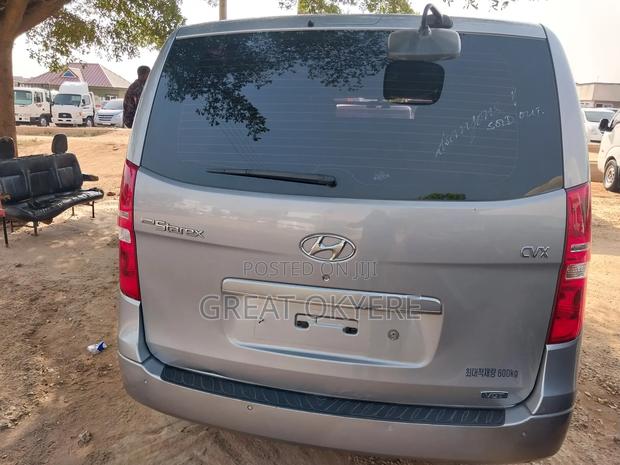 Hyundai Starex 2015 Silver · Photo 6
