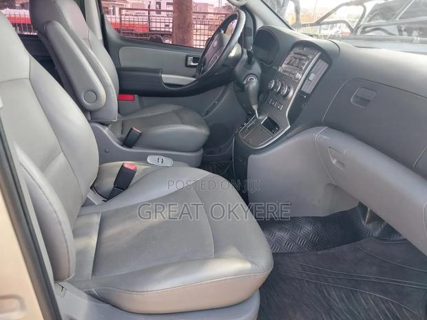 Hyundai Starex 2015 Silver · Photo 7