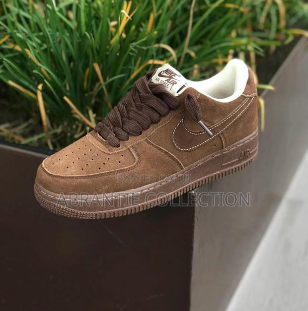 Nike Air Force 1 Brown Sneaker · Photo 2