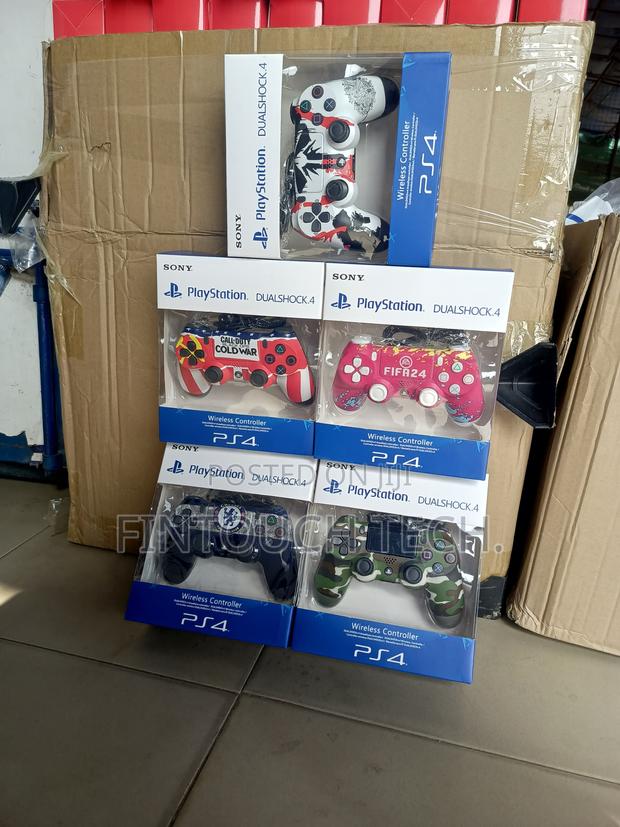 Sony Playstation Dualshock 4 Wireless Game Controller · Photo 4