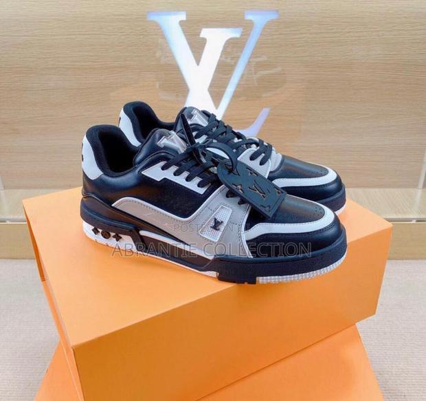 Louis Vuitton Black/White Sneaker · Photo 2
