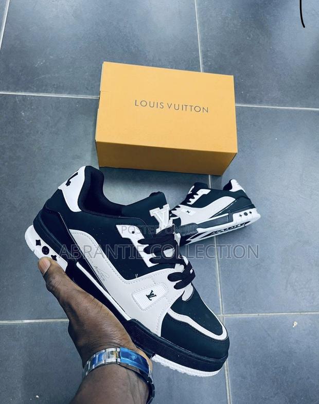 Louis Vuitton Black/White Sneaker · Photo 1