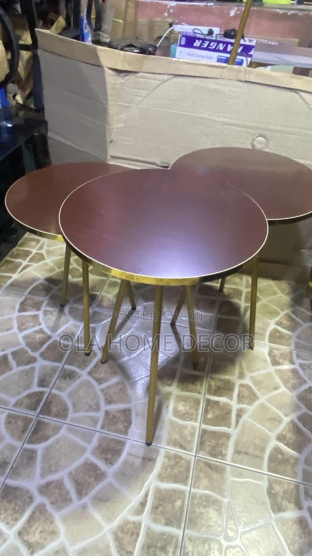 Side Table · Photo 2