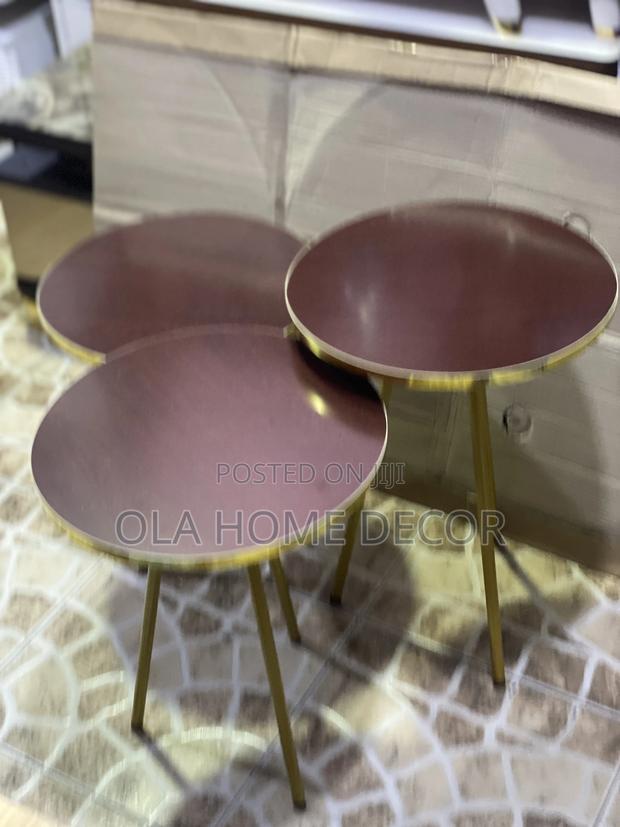 Side Table · Photo 1