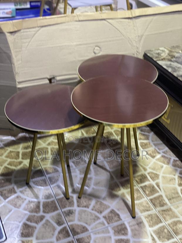 Side Table · Photo 3